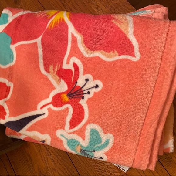 Vera Bradley beach towel - Picture 2 of 5